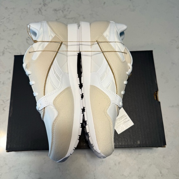 NWT- Women’s Reebok Ultra Flash White and Cream Sneakers Size 9 - Picture 5 of 7